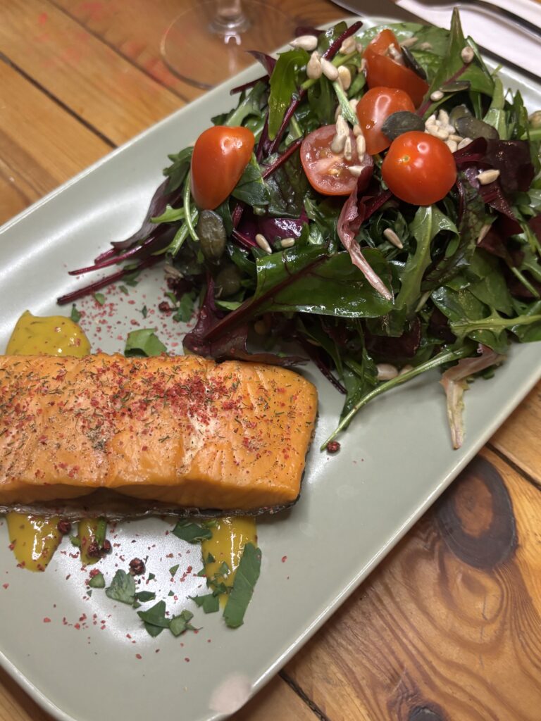 Salat mit Lachs